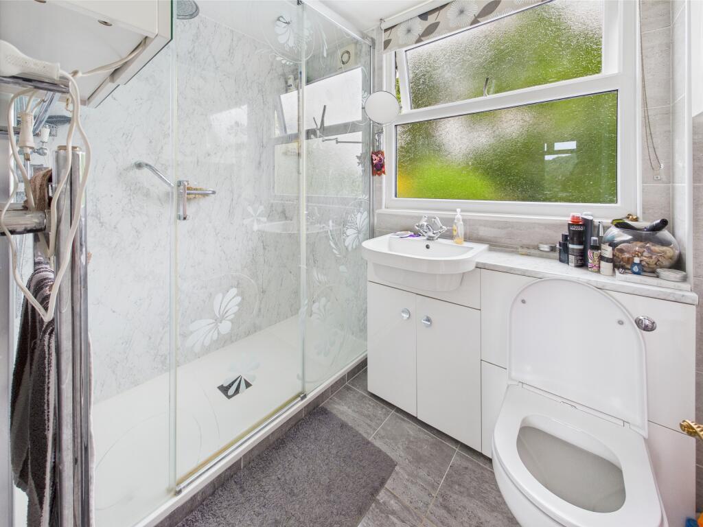 CAM01354G0-PR0500-STILL015