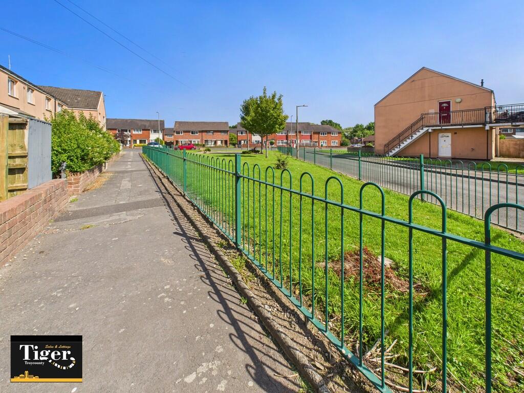 CAM02176G0-PR0633...