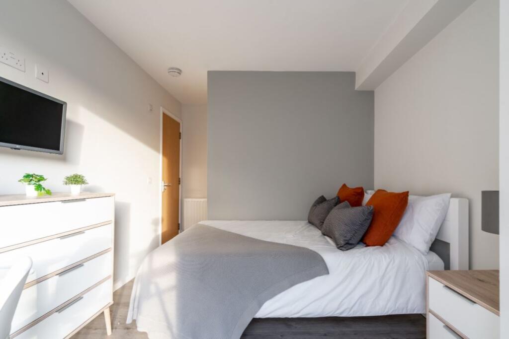 1FSF2 - Bedroom