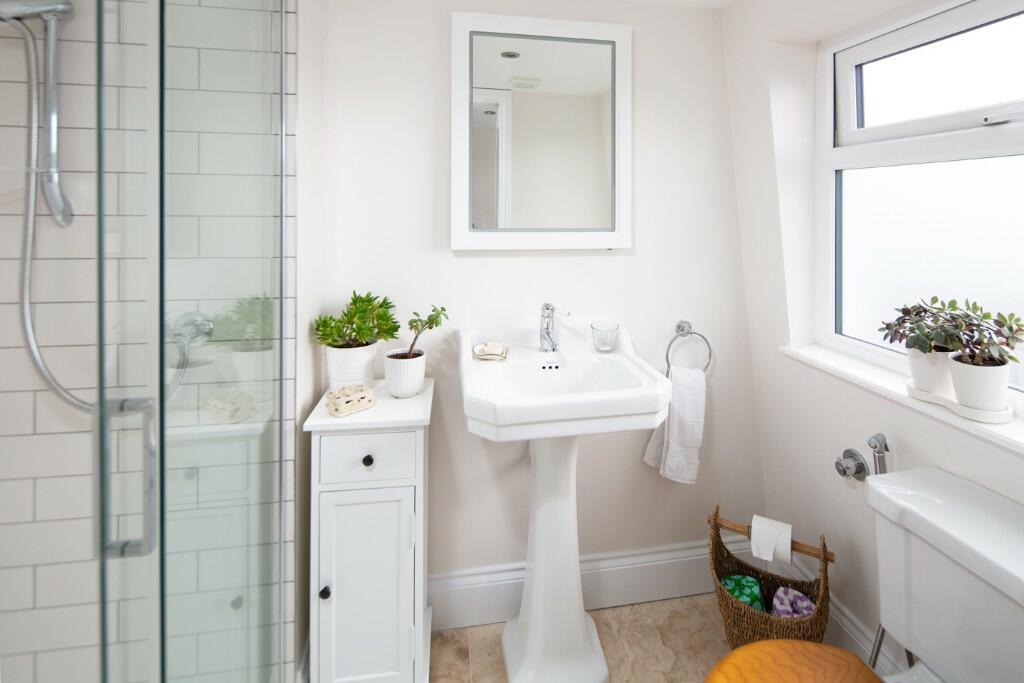En-Suite Shower Rm