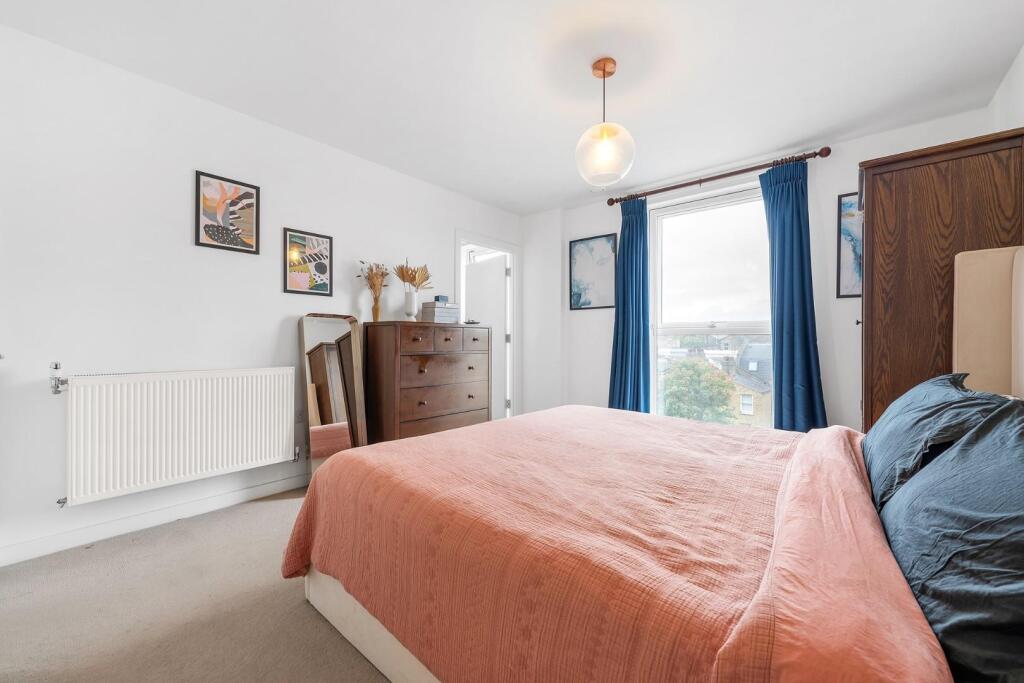 Bedroom 1 (2).JPG