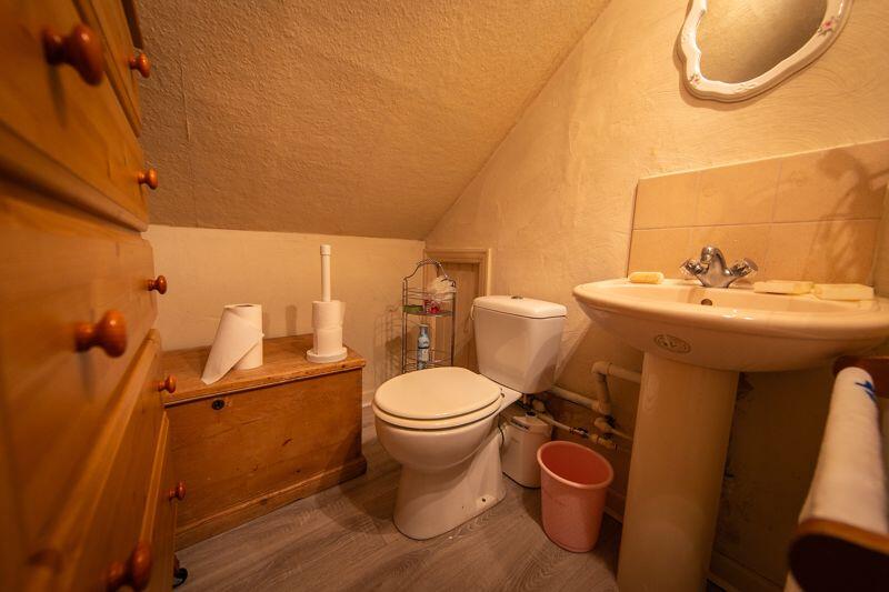 First floor bedroom 1 washroom