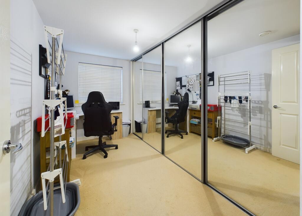 CAM02533G0-PR0051-STILL018