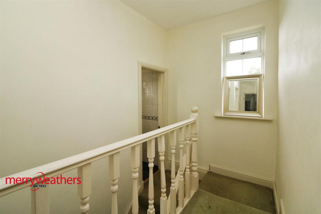 FIRST FLOOR LANDING