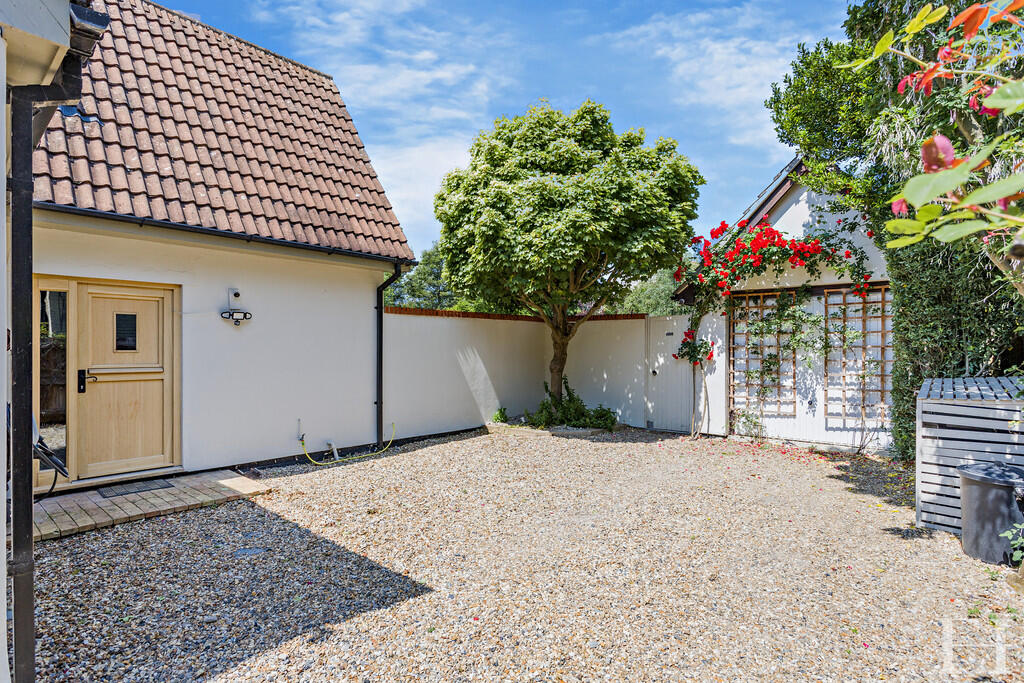8652336-exteriorW...