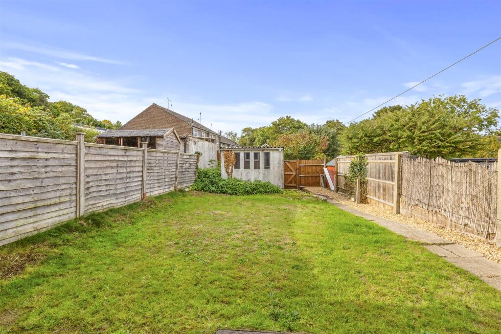 21 Deangarden Rise, HP11 1RF-11.jpg