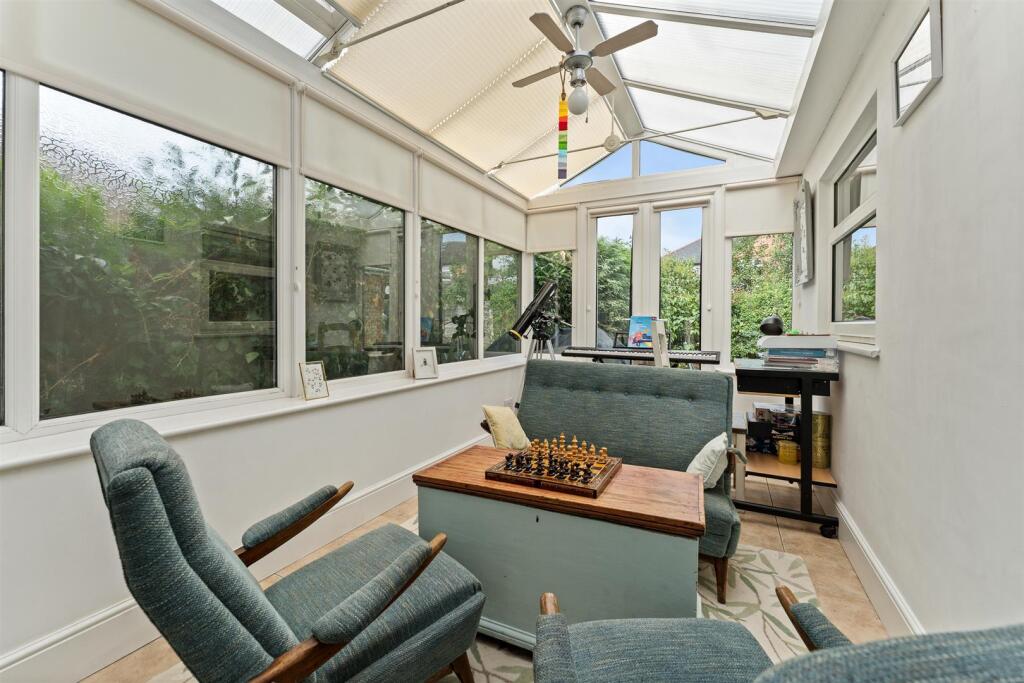 10 Rayleigh Avenue, Cheshire._-15.jpg