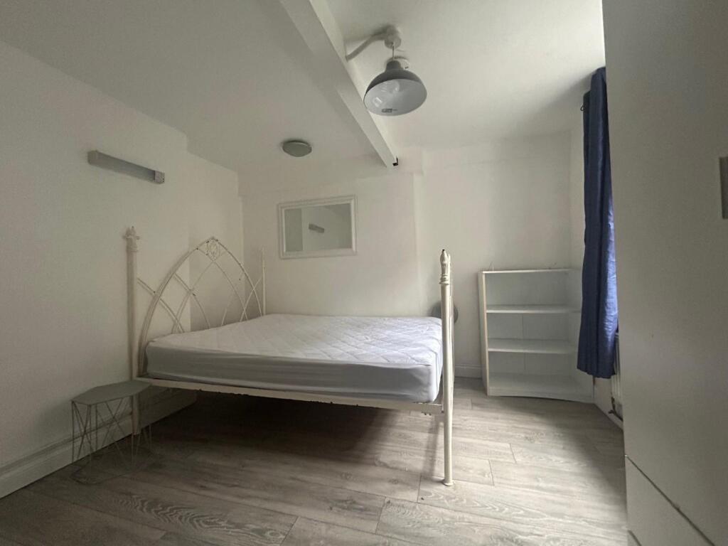 Bedroom 1.jpg