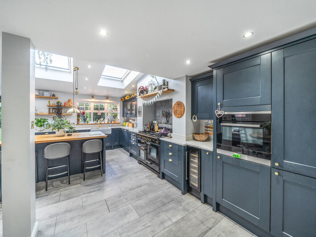 1354191-11-68c445...