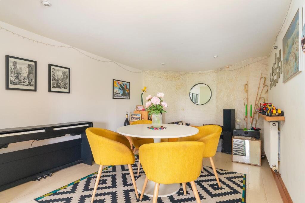 1S5R1KE - Family Dining Room B.jpg