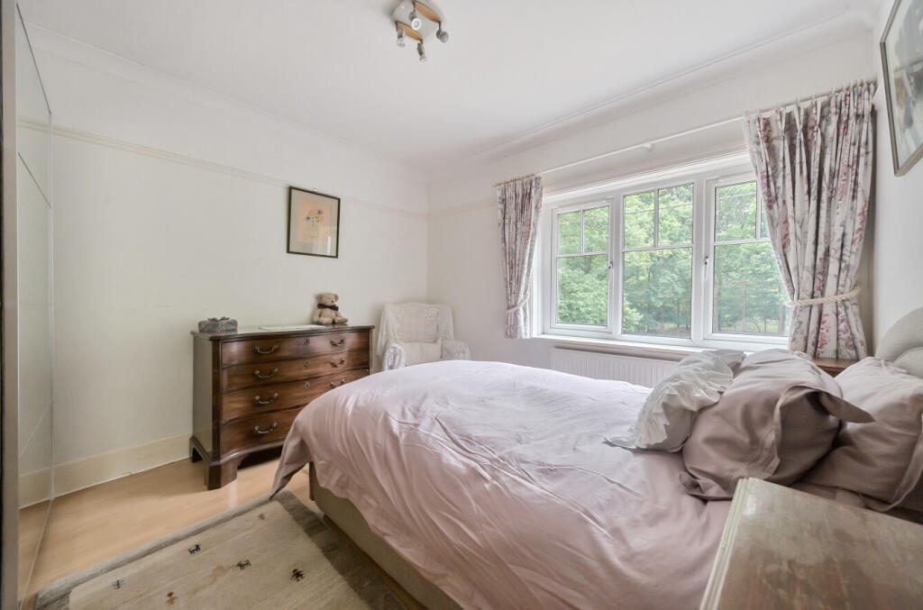 1328964-27-688372...