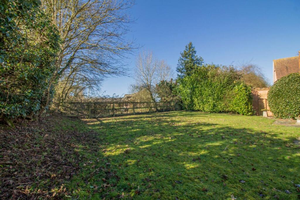 Potash Farmhouse Cottage [Garden] 01.jpg