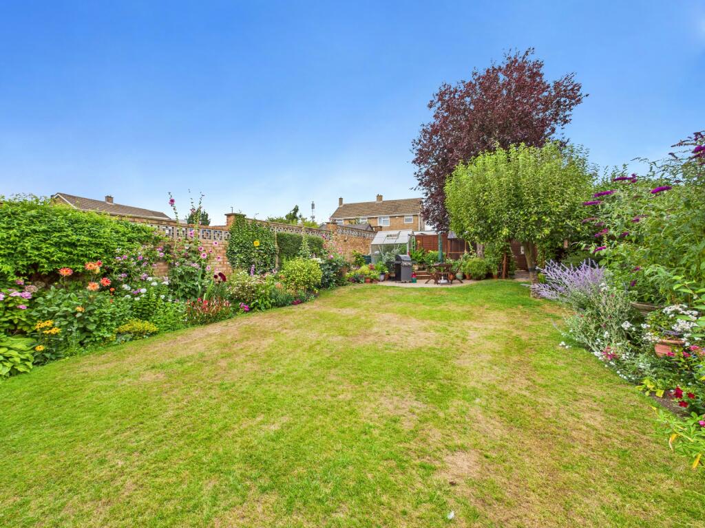 CAM01354G0-PR0562-STILL018