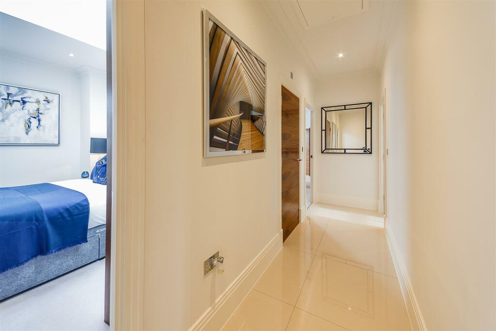 8317621-interior01.jpg