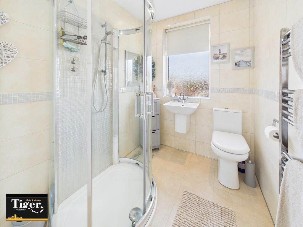 CAM02176G0-PR0652...