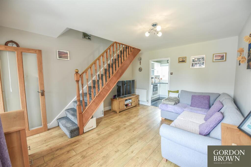 LOUNGE / DINING AREA