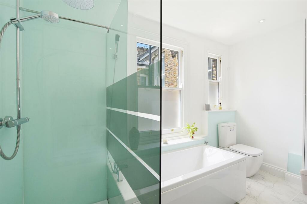 02-ab1bGCWT - 8C Chevening Road - Bathroom 2 -Orig