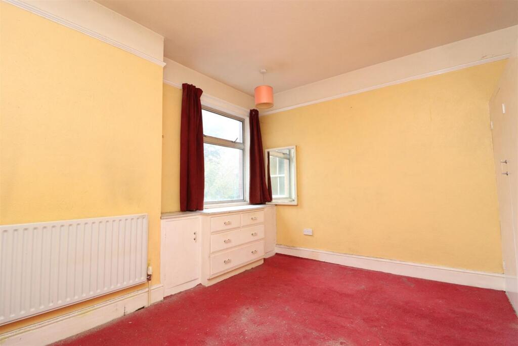 bedroom 2.JPG