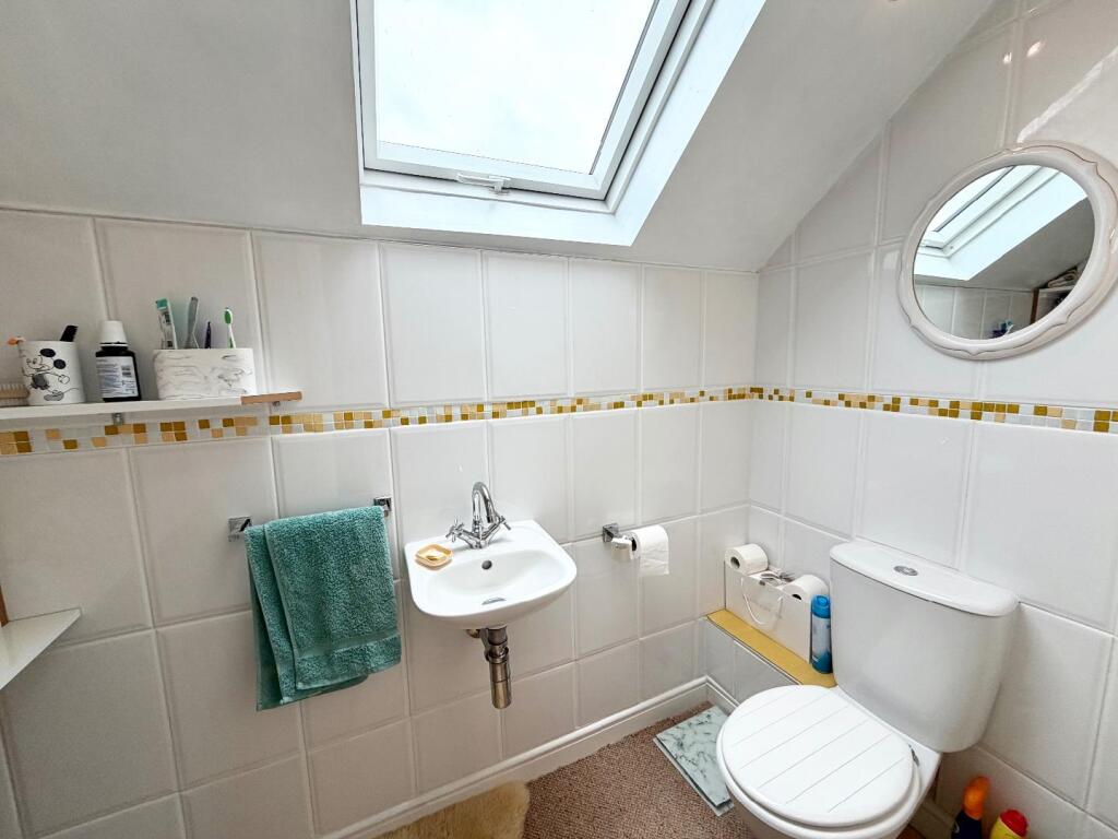 Upper Level Ensuite