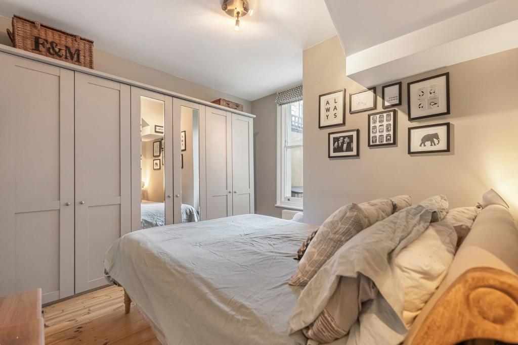 Bedroom (1).jpg
