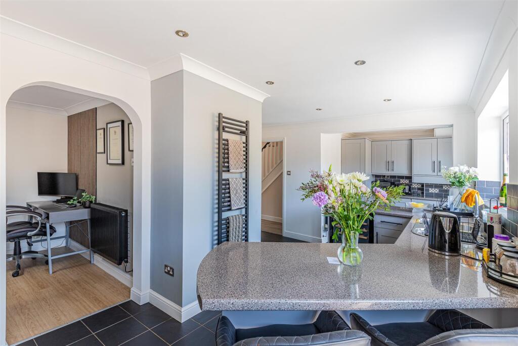 Deepdene Close 11-12.jpg