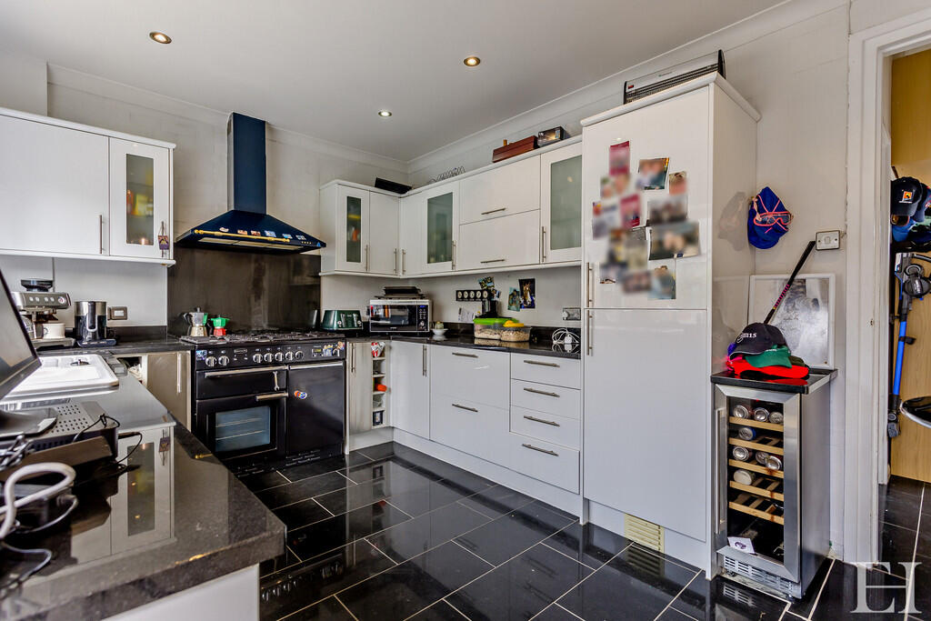 8646487-interiorW...