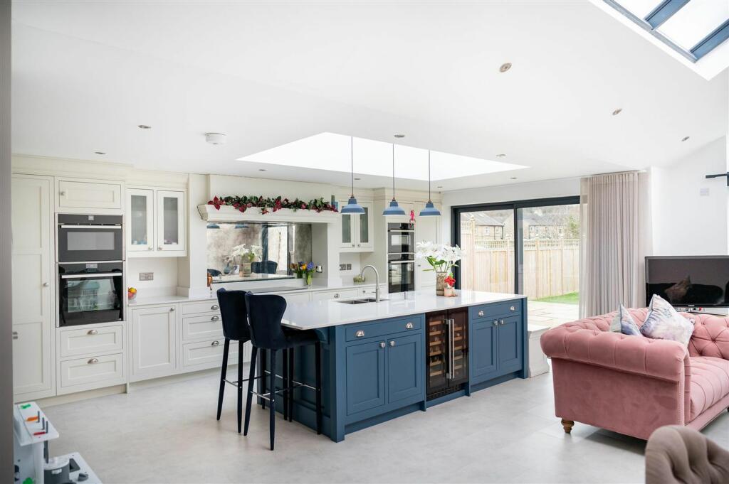 SITTING AREA, DINING AREA, BREAKFAST LOUNGE, AND K