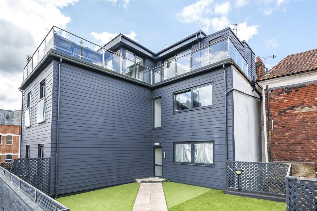 Exterior &amp; Entrance