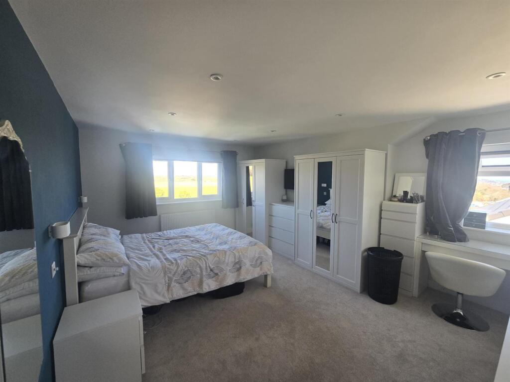 Master Bedroom with En-Suite