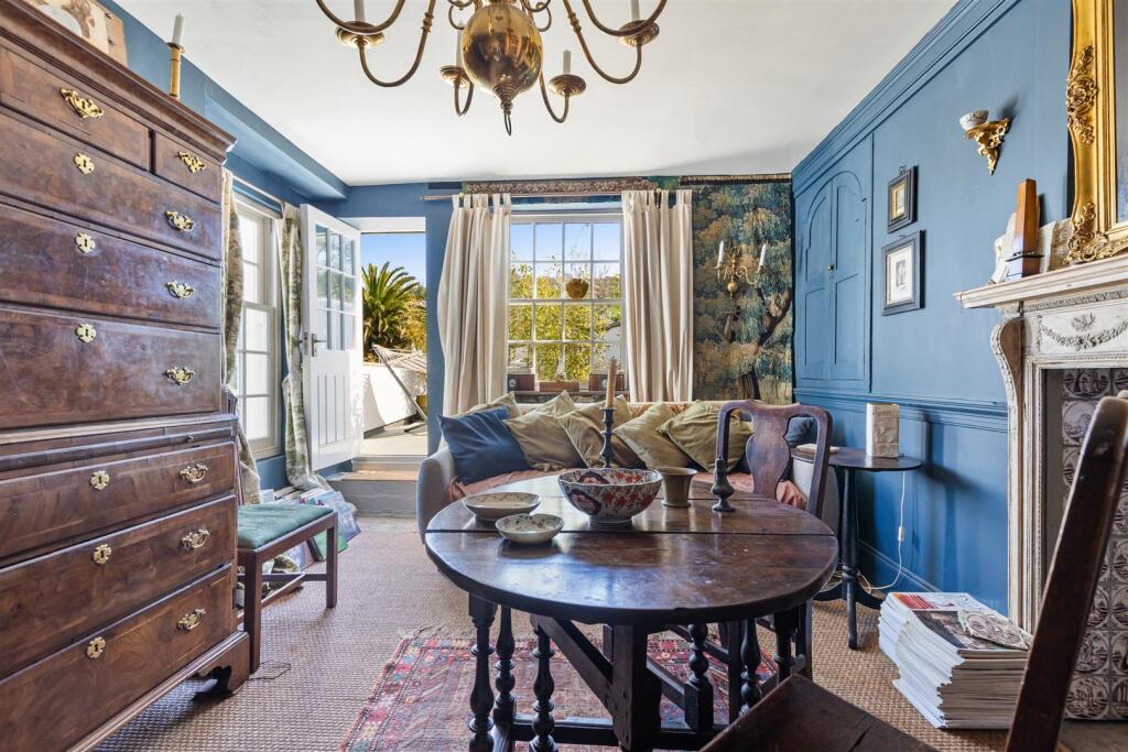 A22 - 52 Milton Street Brixham - 250411.jpg