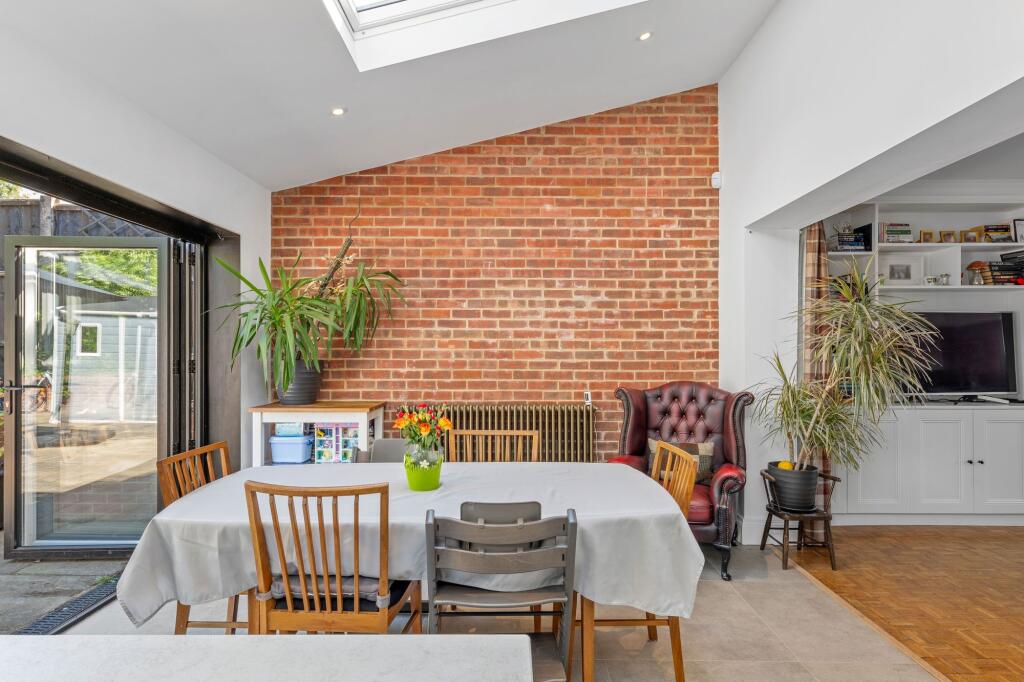 Kitchen/Dining Area