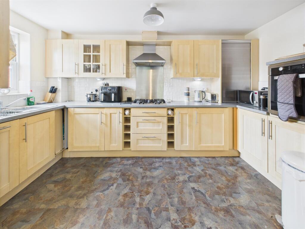 Lovely Kitchen With Appliances
