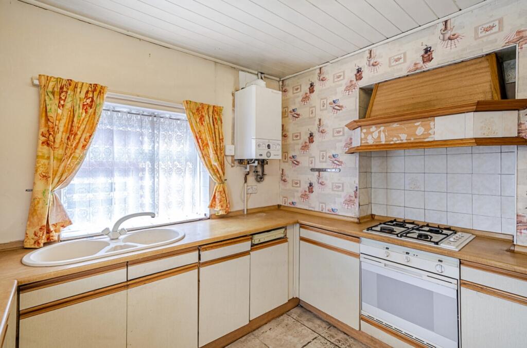 Kitchen  (2)