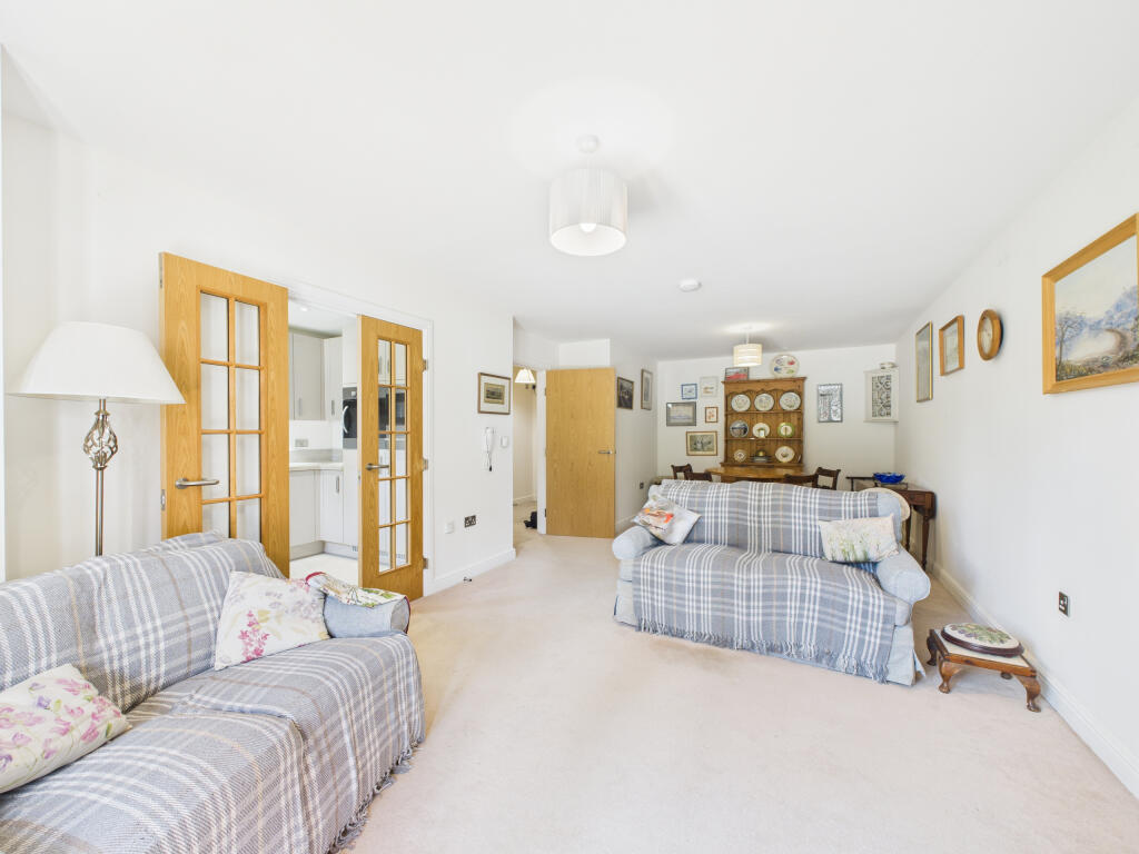 CAM02909G0-PR0473-STILL005