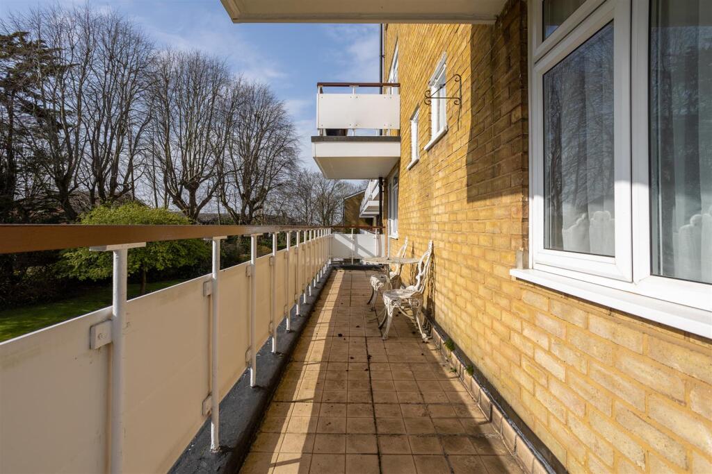 flat-well-house-banstead-105.jpg