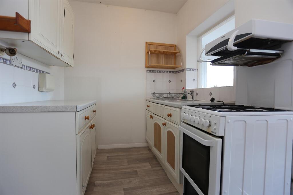 23 Riverside kitch2.JPG