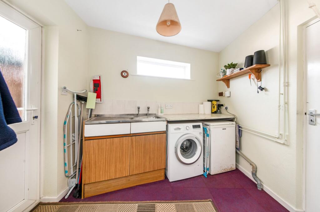 WASH KITCHEN / UTILITY ROOM