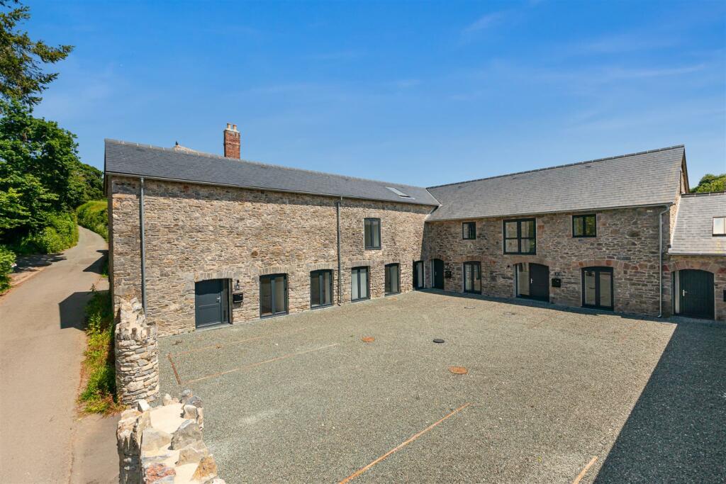 A56 - Barns @ Higher Court Barns, Littlehempston -