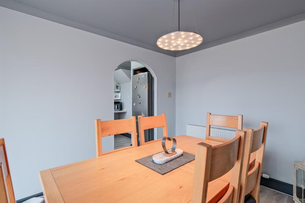 021-32 Kenmore Way, Carluke ML8 5RZ.jpg