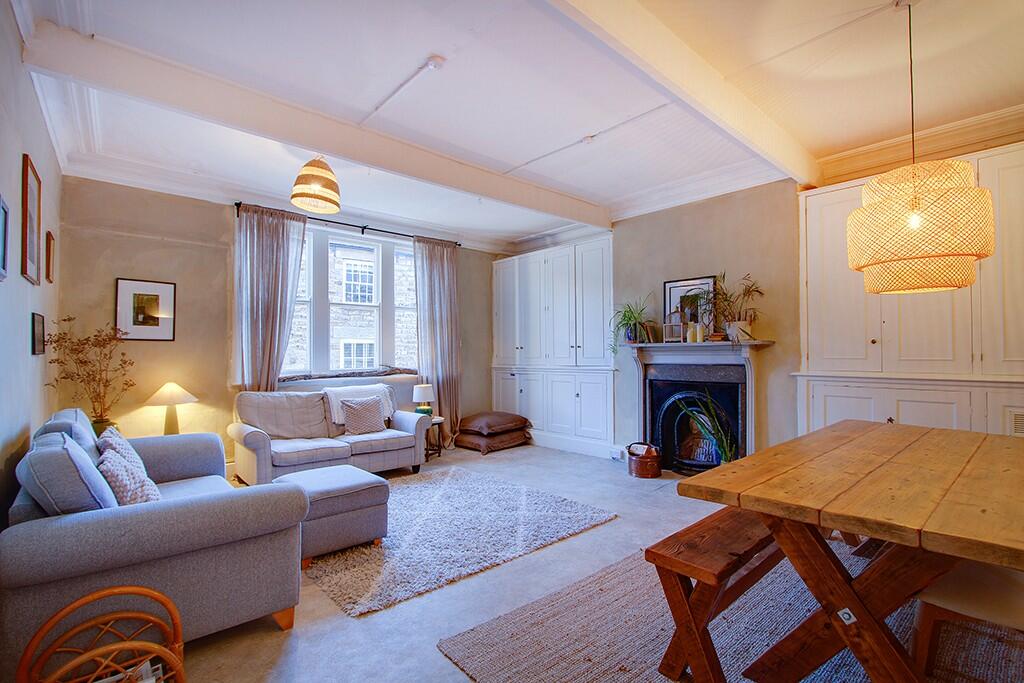 Sitting/dining room