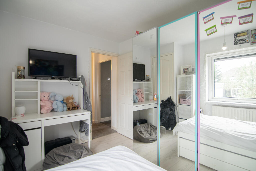 Bedroom 2 (2)