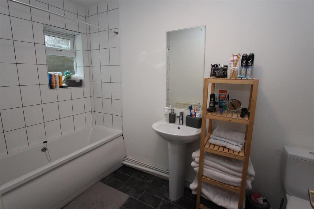 flat 6 217 Caerphilly Road 007.JPG