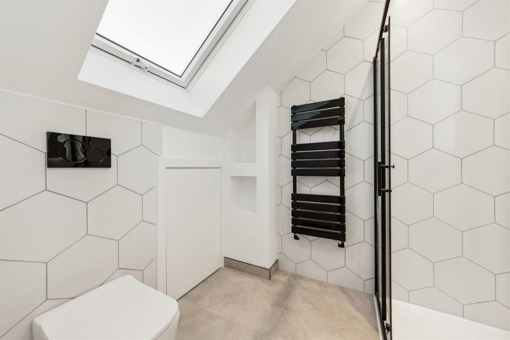 Flat 4, 52 Gilbey Road, SW17 0QG-6.jpg