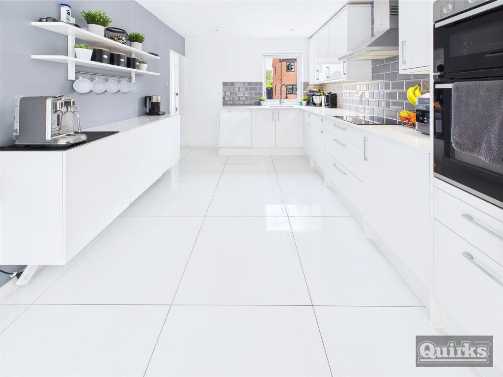 CAM02342G0-PR0099-STILL011.jpg