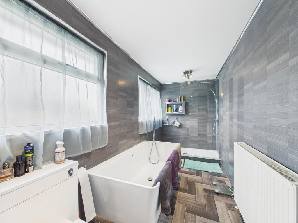 bath &amp; shower room