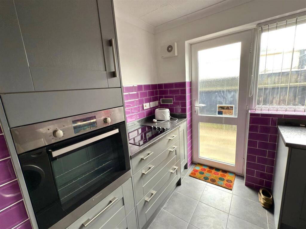 KITCHEN AREA.jpg