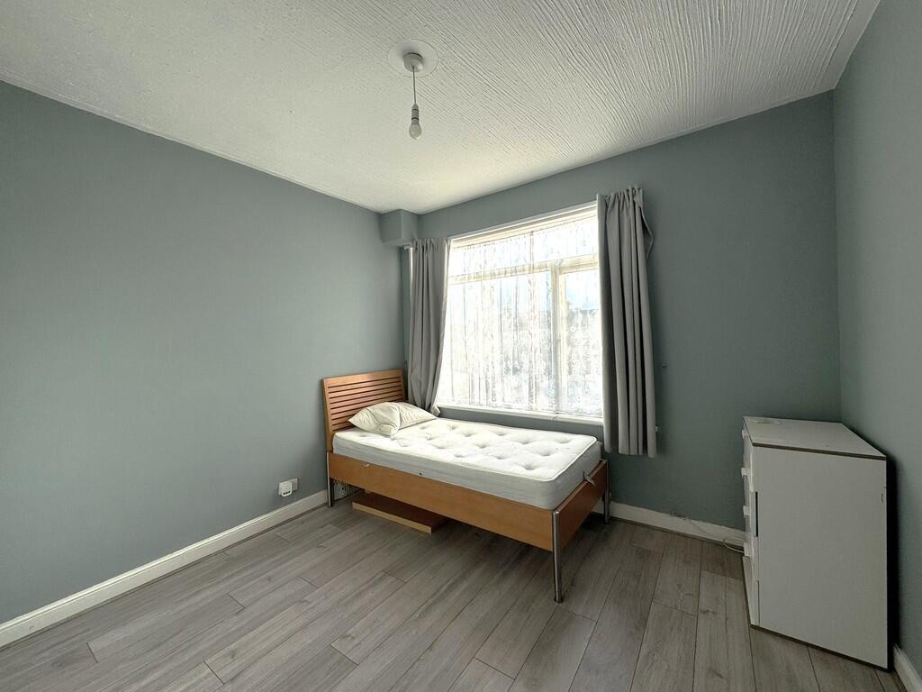 Maybank Avenue  (...