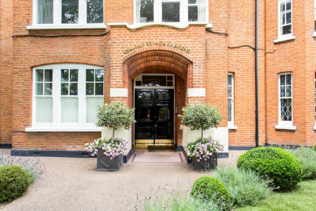 37 Esmond Gardens...