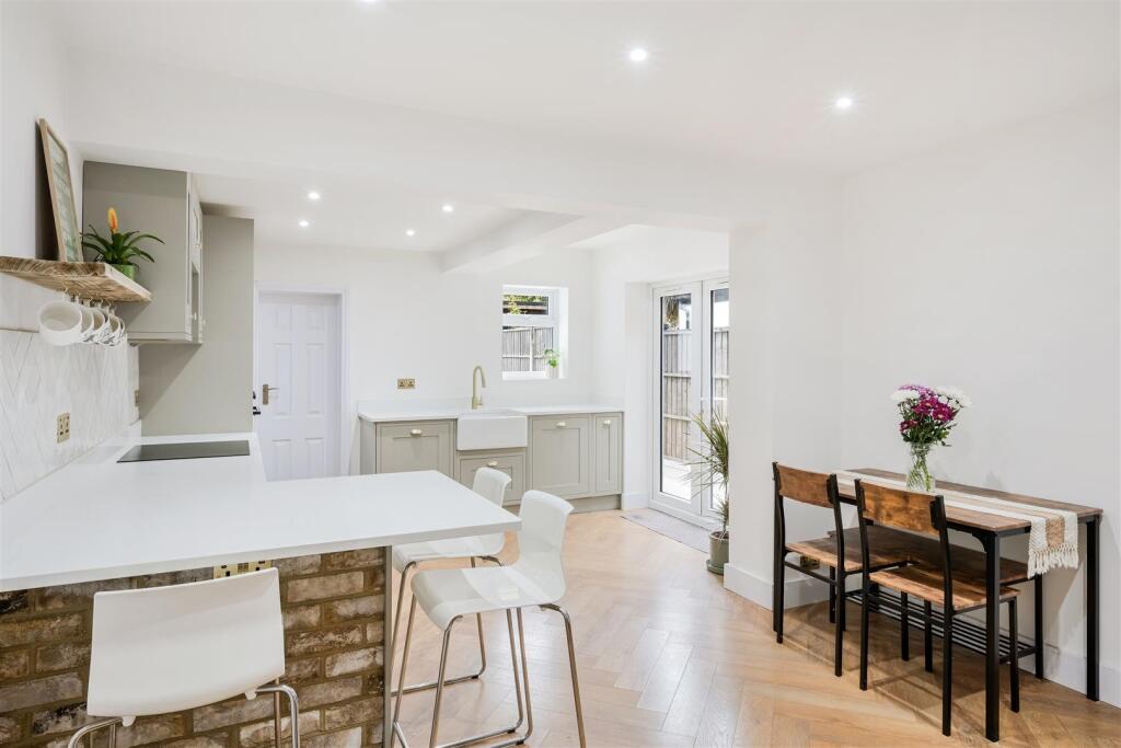 MIDDLE LANE (11).jpg