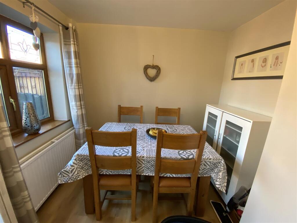 Kitchen: